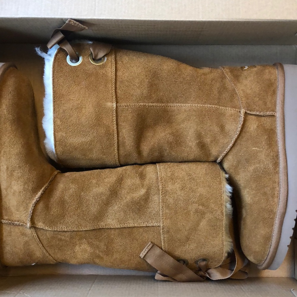 NIB kookaburra by Uggs